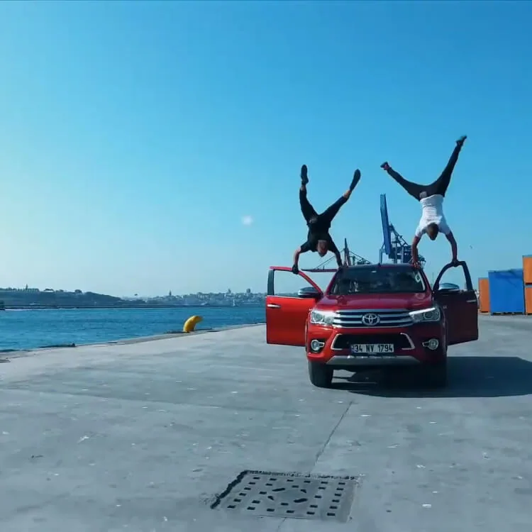 Toyota Hilux Hi-Ride Parkur Sporu 1