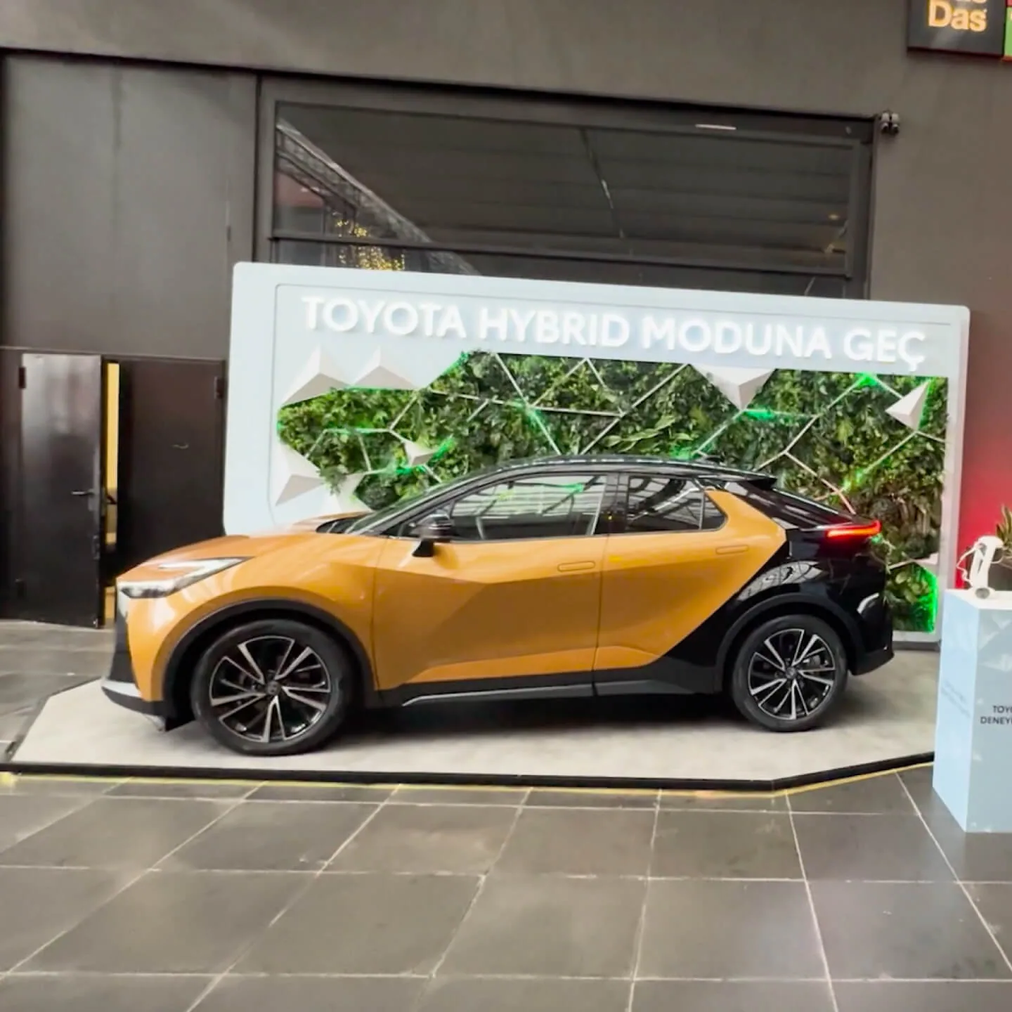 Toyota DasDas C-HR Sergileme